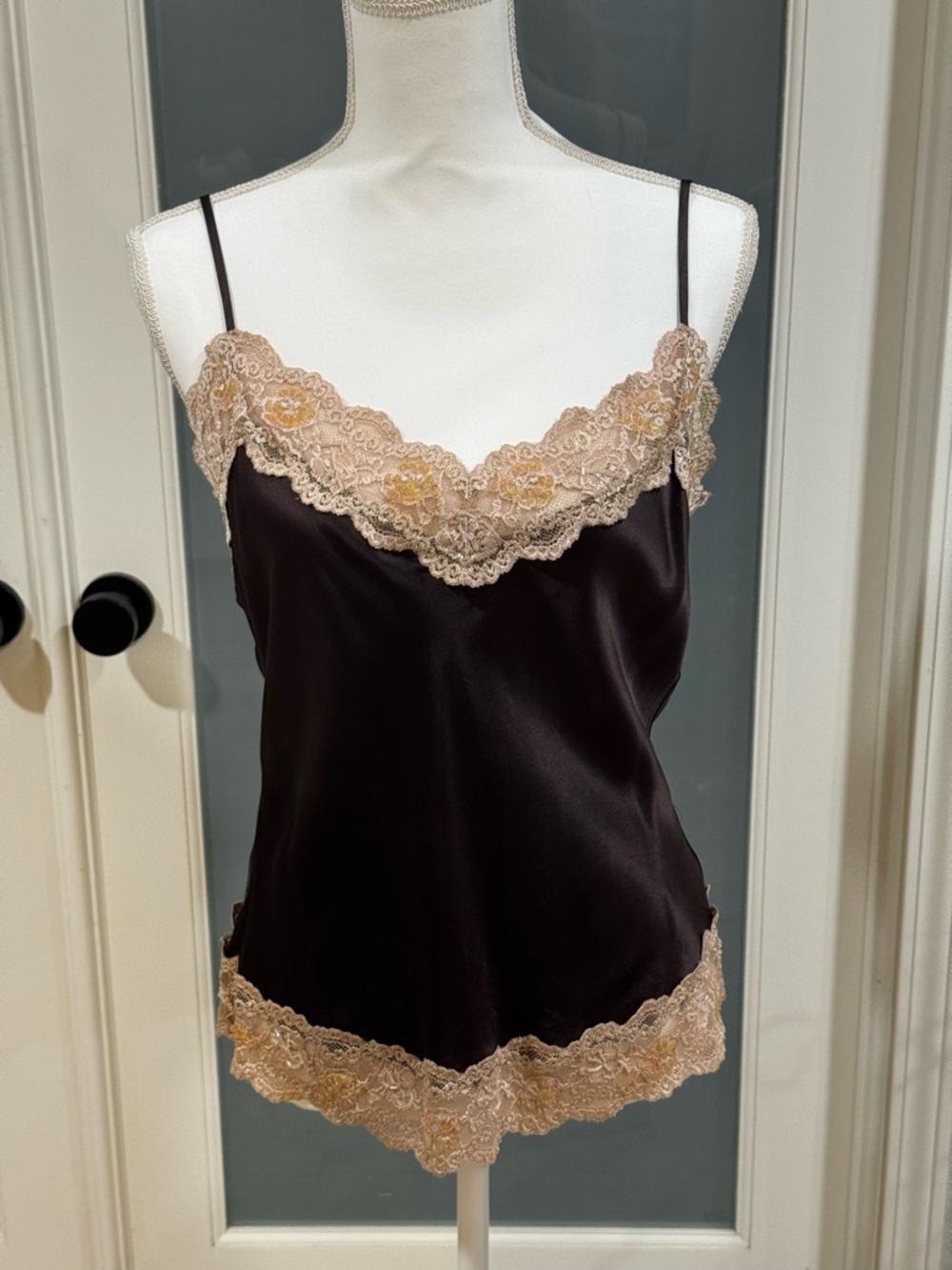 New York & Company brown silk camisole, beige lace trim, adjustable straps, M. - Picture 2 of 15